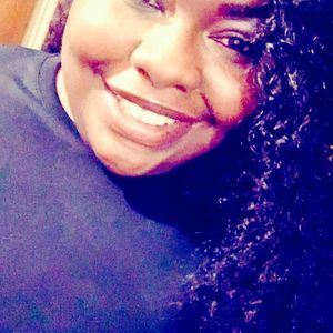 Meet your Posher, Adrianne